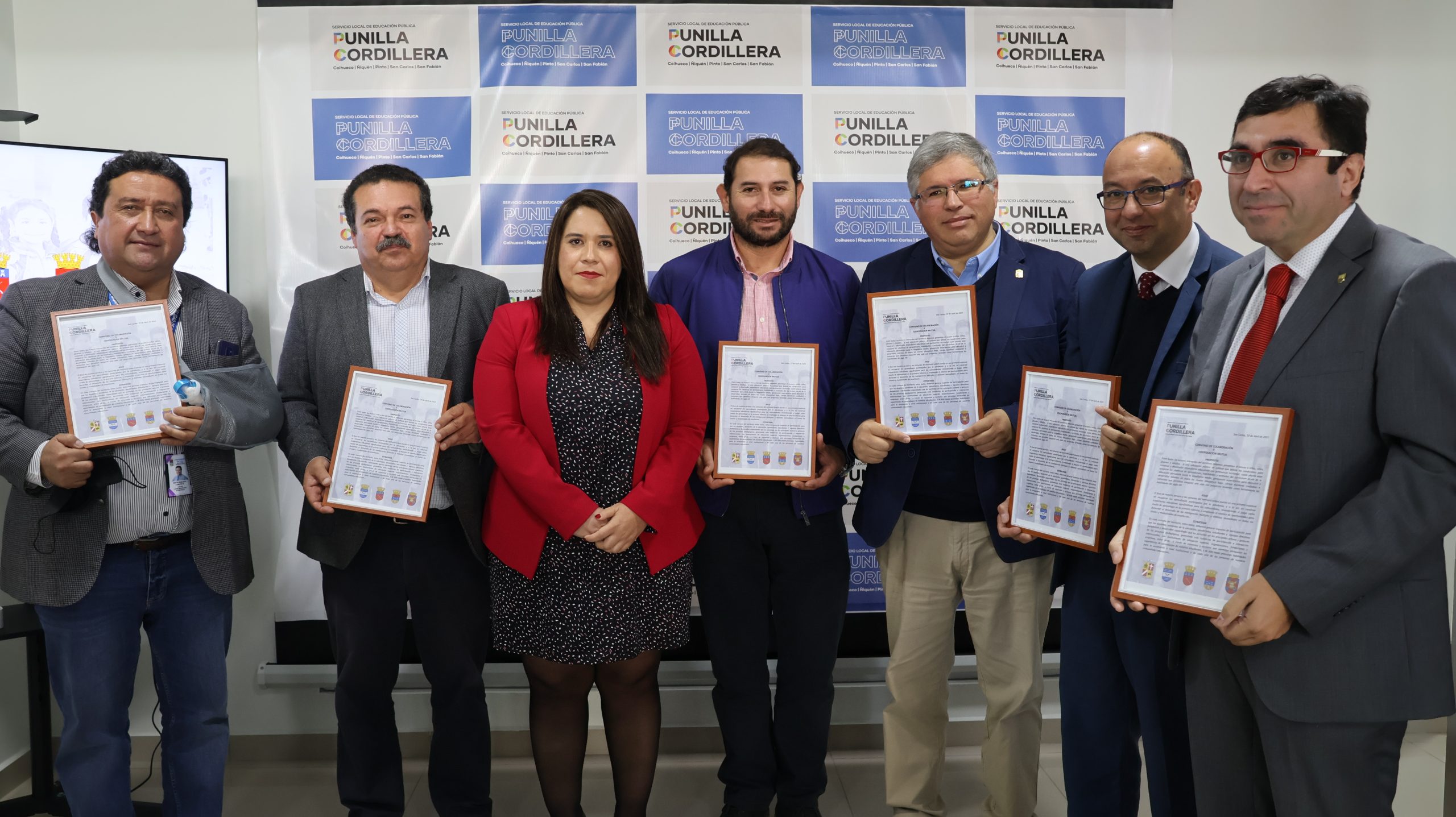 Slep Punilla Cordillera firma convenio de colaboración con alcaldes del territorio