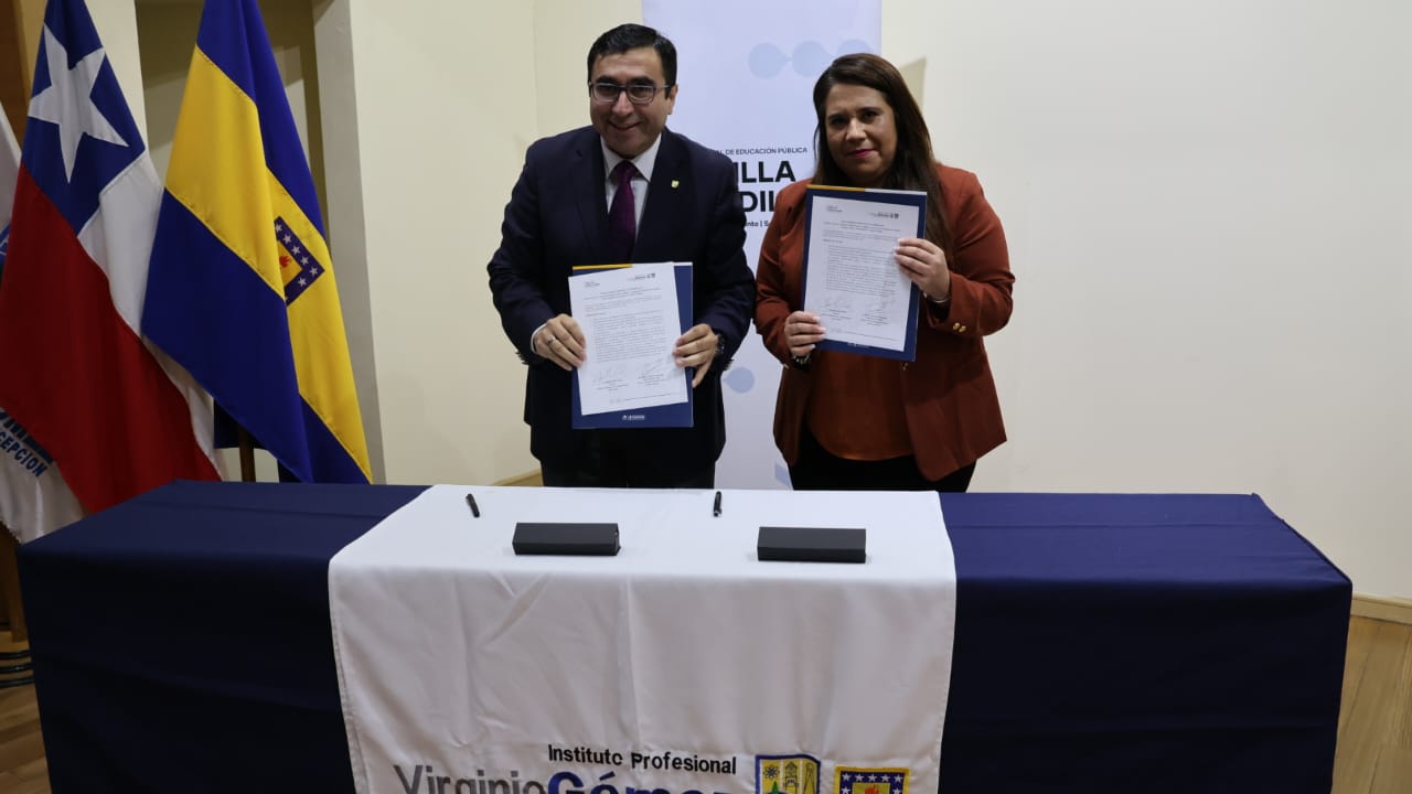 SLEP Punilla Cordillera e IP Virginio Gómez firman convenio de colaboración