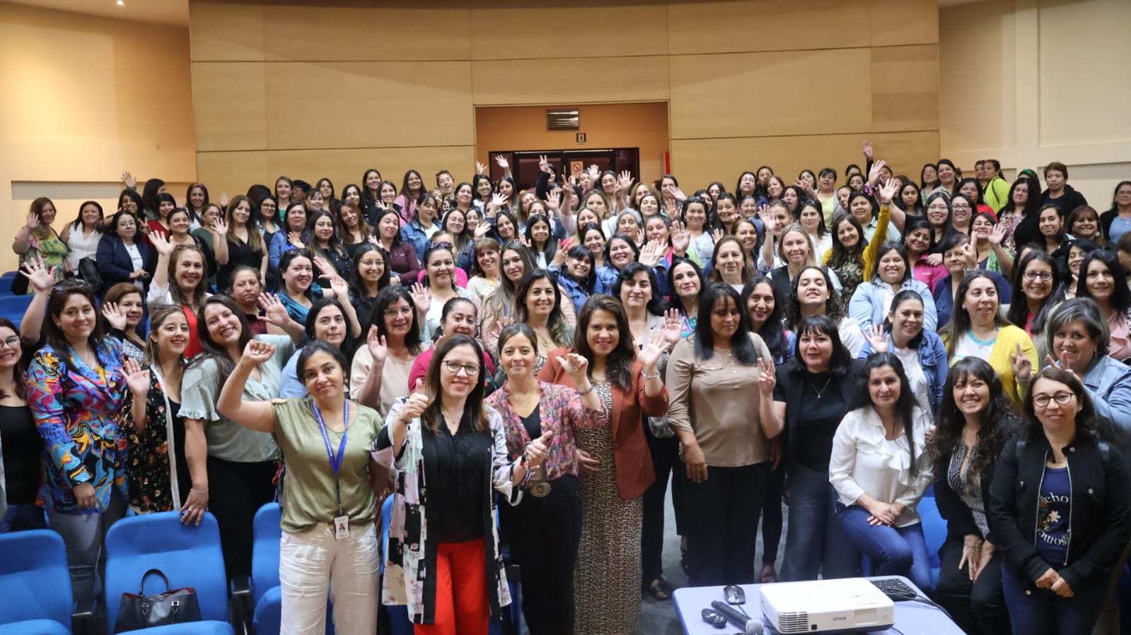 200 funcionarias de jardines infantiles y salas cuna recibieron capacitación sobre el TEA