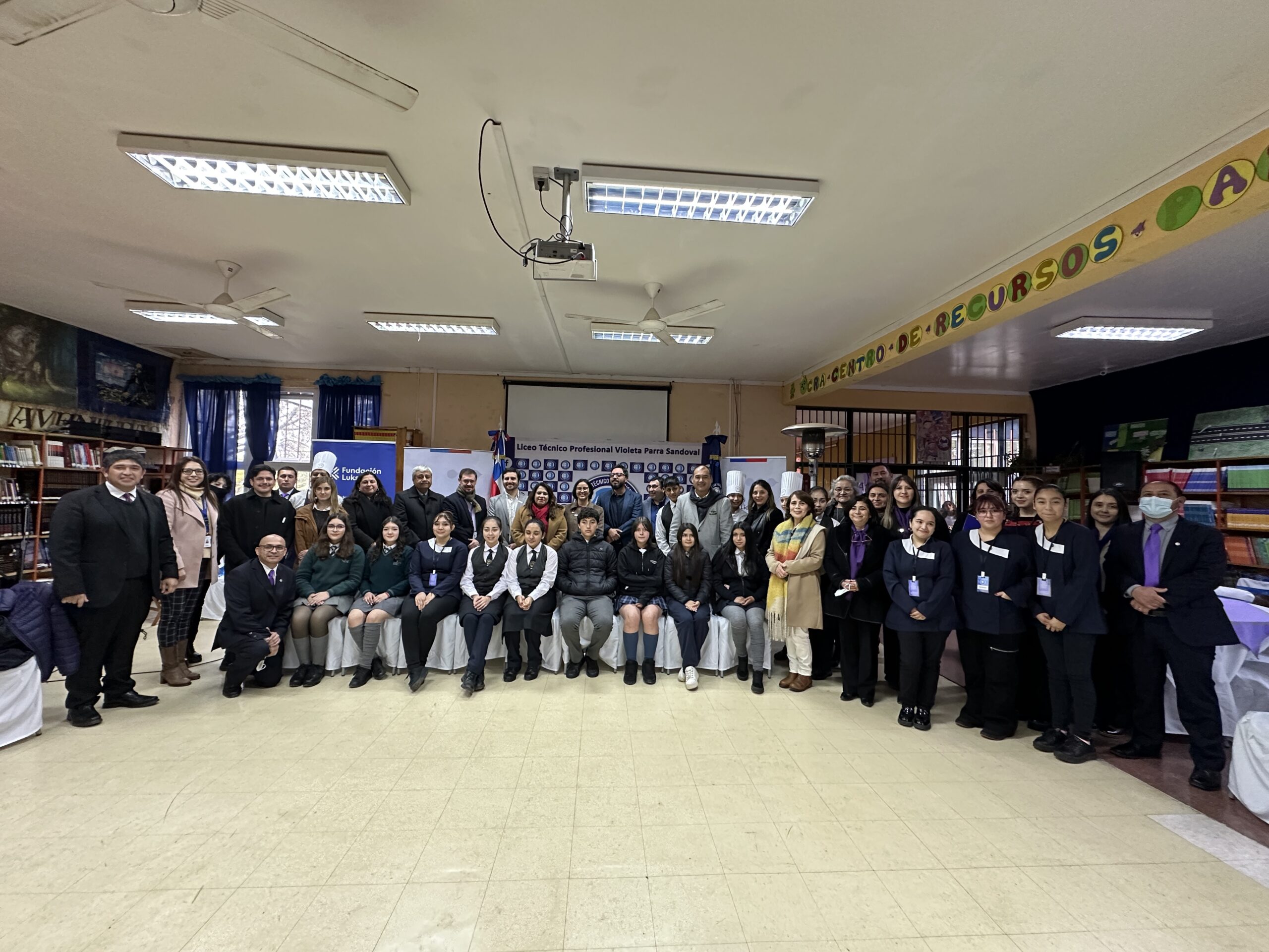 Firma de convenio entre Fundación Luksic y SLEP Punilla Cordillera