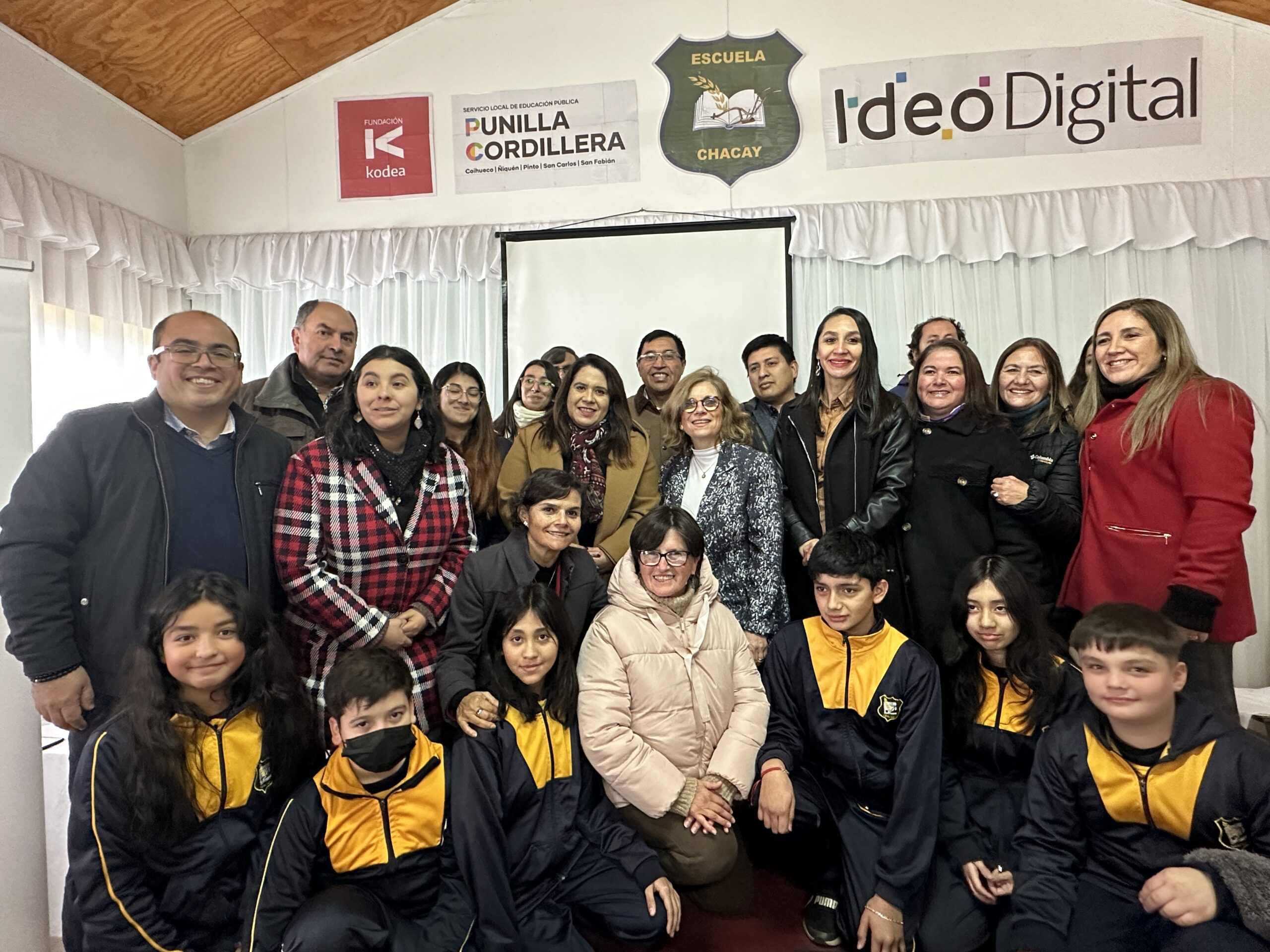 Comunidades escolares de Punilla Cordillera avanzan en reducción de la brecha digital