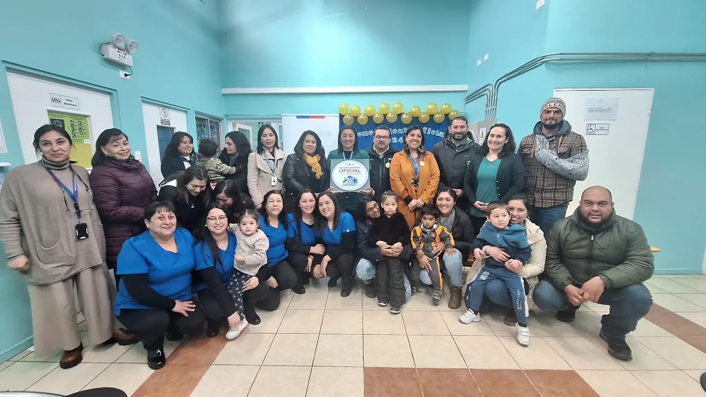 Sala Cuna y Jardín Infantil El Refugio recibe placa de Reconocimiento Oficial