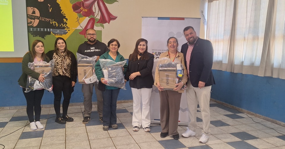 Entrega de kits de seguridad para auxiliares de servicio en el territorio Punilla Cordillera