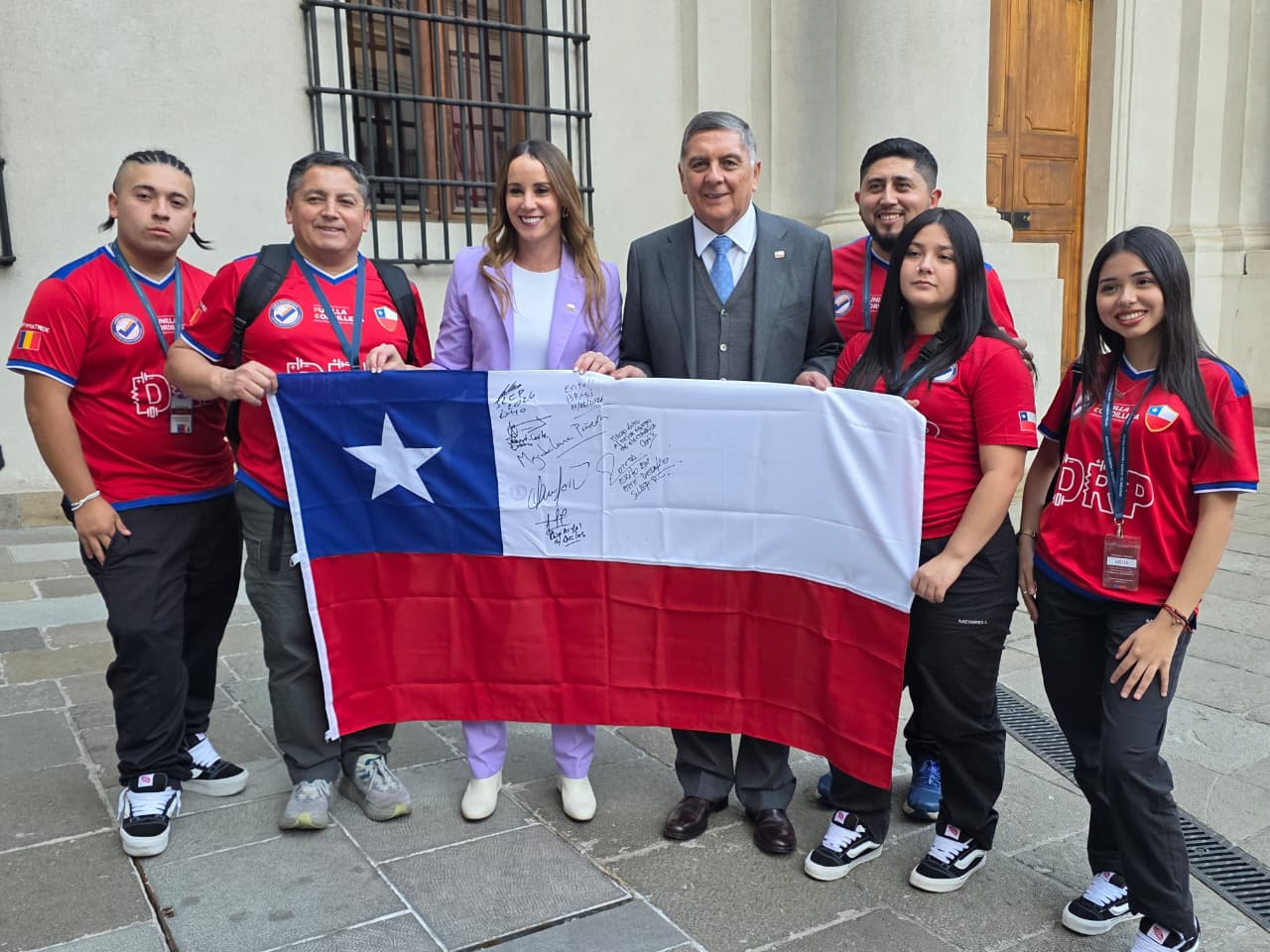 La Moneda recibe a estudiantes sancarlinos que representarán a Chile en mundial de electrónica en Rumania
