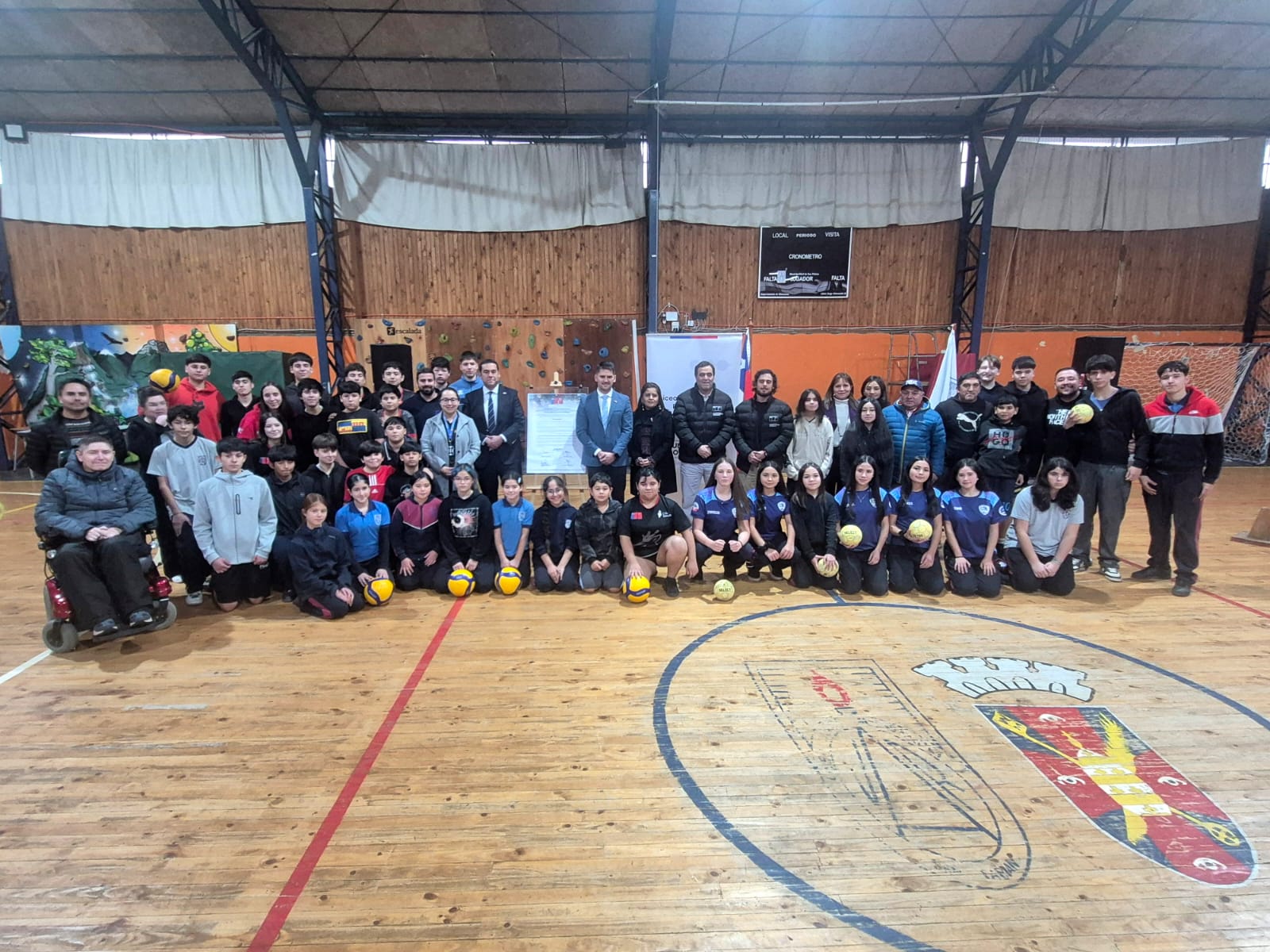 Slep y Mindep firman convenio «Escuela Modelo» para fomentar el deporte en Liceo de San Fabián